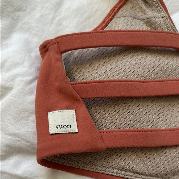 Vuori Peach Yosemite Sports Bra new w/o tags - Picture 2 of 6
